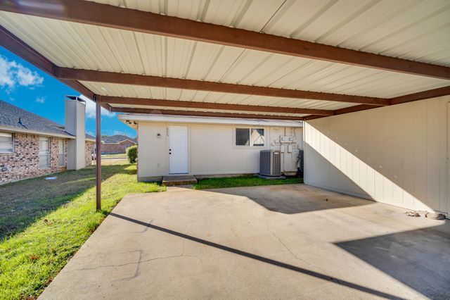 907 Potomac Drive, Lancaster, TX 75134