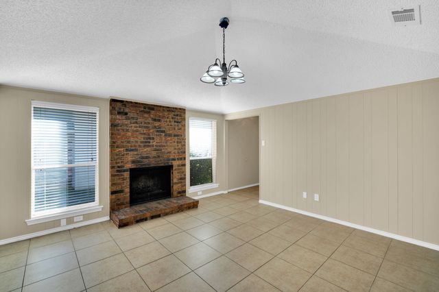 907 Potomac Drive, Lancaster, TX 75134