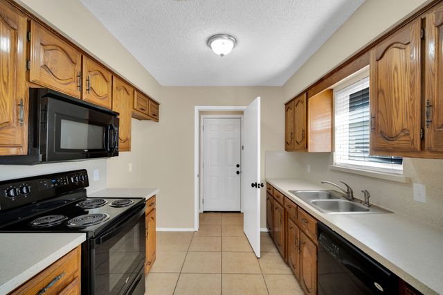 907 Potomac Drive, Lancaster, TX 75134