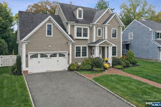 9 Mount Vernon Road, Montclair, NJ 07043