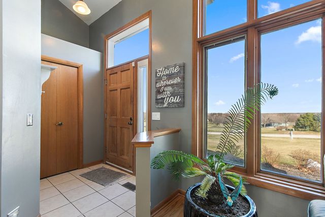 45W169 Hillview Lane, Hampshire, IL 60140