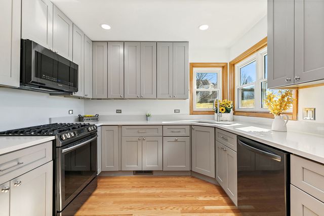 45W169 Hillview Lane, Hampshire, IL 60140