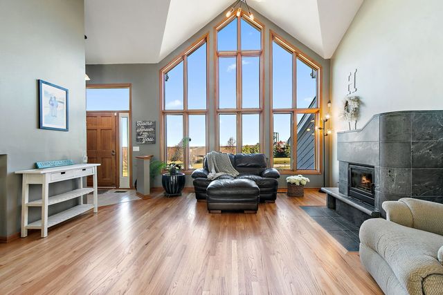 45W169 Hillview Lane, Hampshire, IL 60140