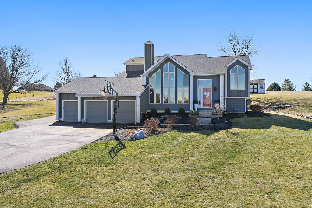 45W169 Hillview Lane, Hampshire, IL 60140