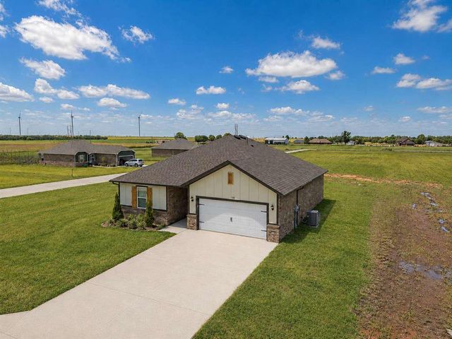 1710 Oak Way, Tuttle, OK 73089