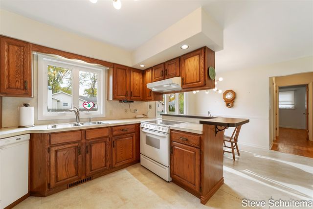 1423 Cornell Road, Muskegon, MI 49441