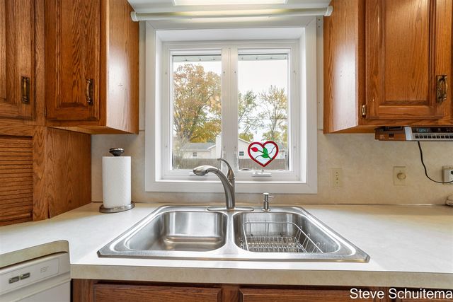 1423 Cornell Road, Muskegon, MI 49441