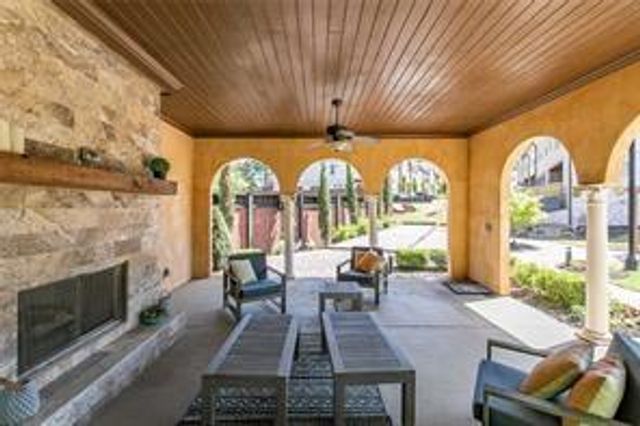 121 Via Roma, Woodstock, GA 30188