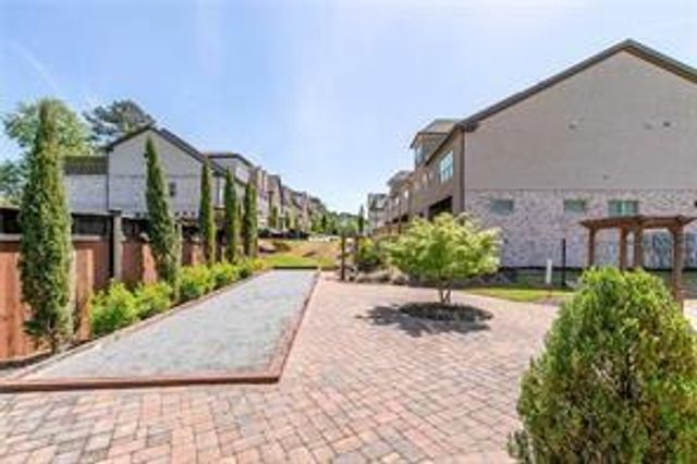 121 Via Roma, Woodstock, GA 30188