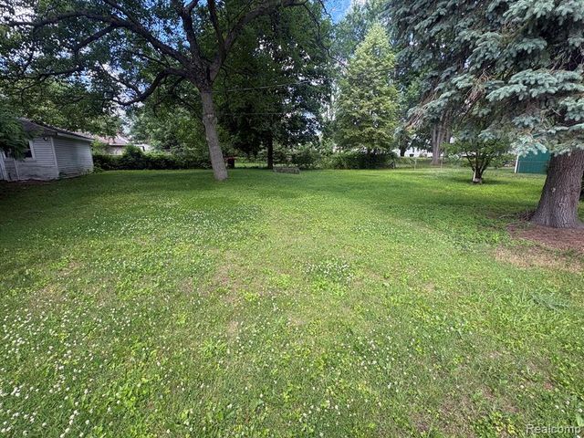 23301 Harrellson Street, Macomb, MI 48042