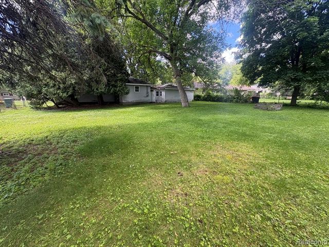 23301 Harrellson Street, Macomb, MI 48042