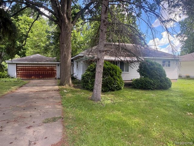 23301 Harrellson Street, Macomb, MI 48042