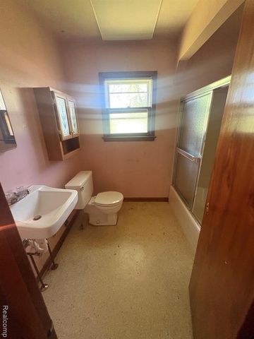 23301 Harrellson Street, Macomb, MI 48042