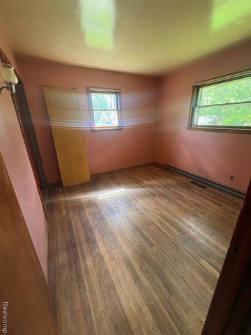 23301 Harrellson Street, Macomb, MI 48042