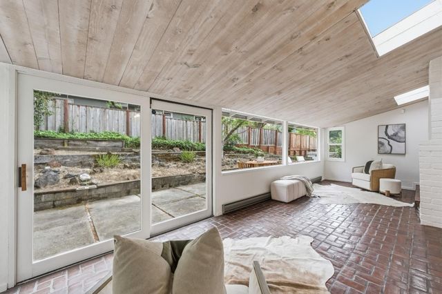 111 Lucero Way, Portola Valley, CA 94028