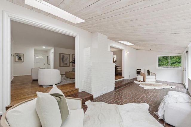 111 Lucero Way, Portola Valley, CA 94028