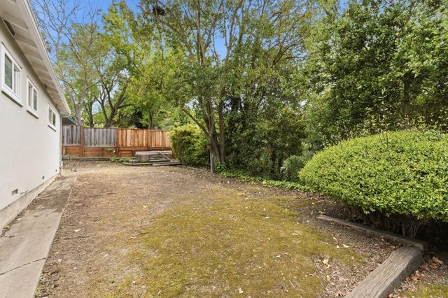 111 Lucero Way, Portola Valley, CA 94028