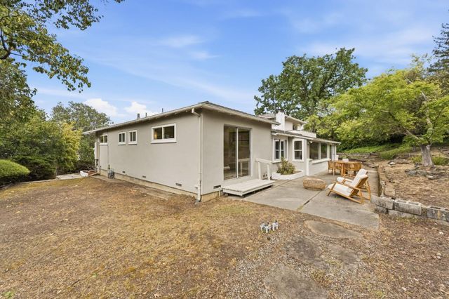 111 Lucero Way, Portola Valley, CA 94028