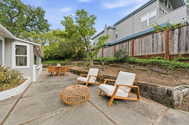 111 Lucero Way, Portola Valley, CA 94028