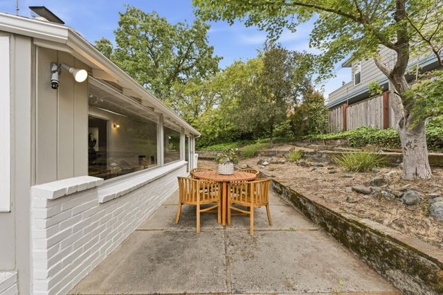 111 Lucero Way, Portola Valley, CA 94028