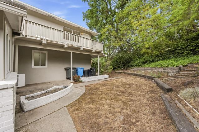 111 Lucero Way, Portola Valley, CA 94028