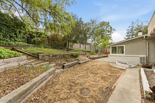 111 Lucero Way, Portola Valley, CA 94028