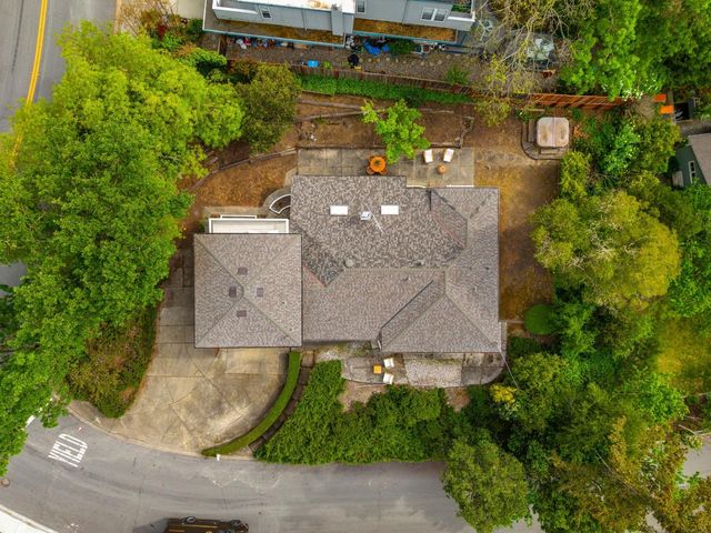 111 Lucero Way, Portola Valley, CA 94028