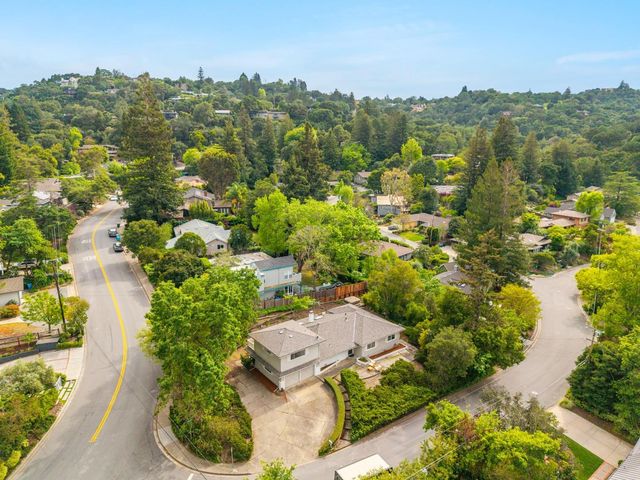 111 Lucero Way, Portola Valley, CA 94028