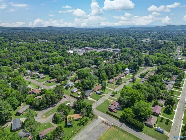 3611 NW Cedarhill Avenue, Huntsville, AL 35810