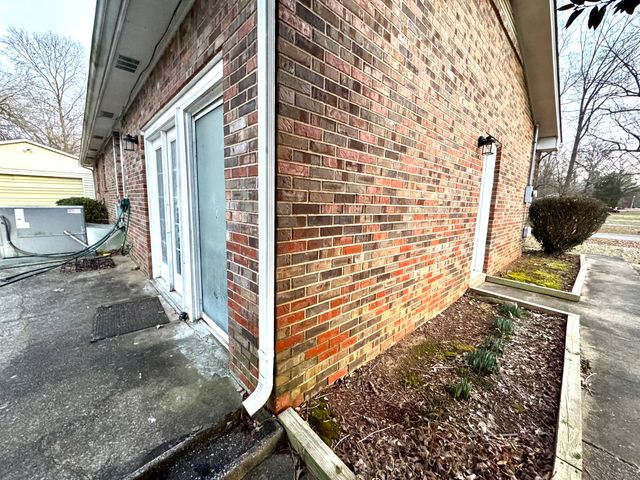 603 Chestnut Ridge Dr, Clarksville, TN 37042