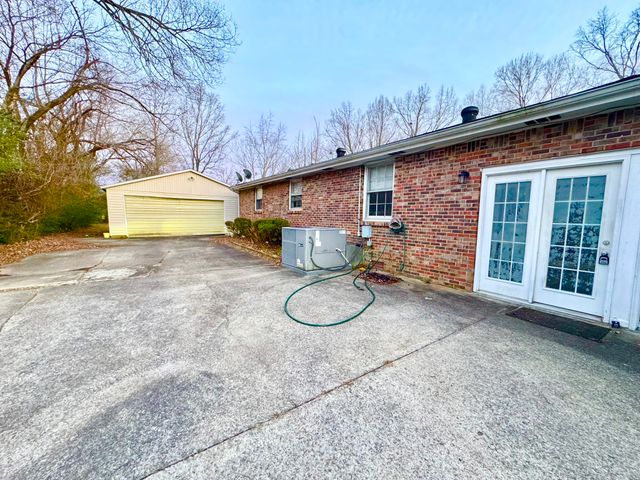 603 Chestnut Ridge Dr, Clarksville, TN 37042