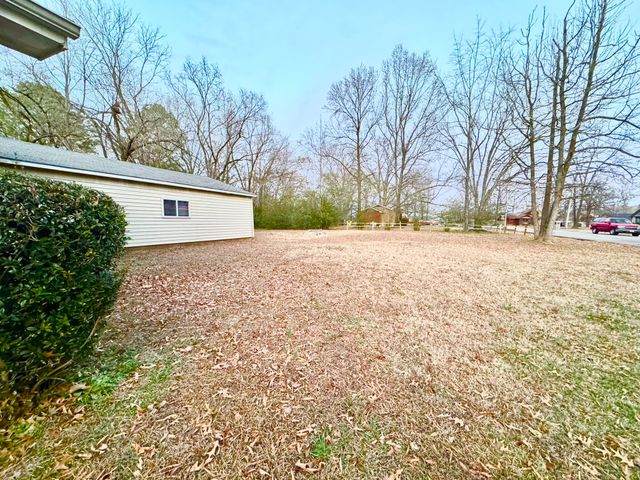 603 Chestnut Ridge Dr, Clarksville, TN 37042