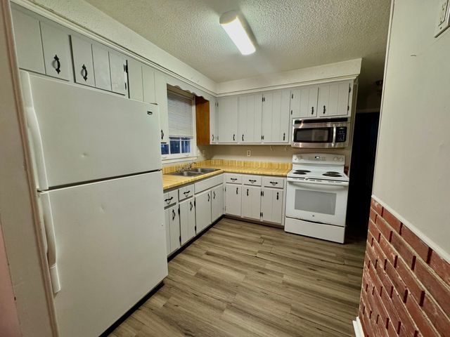 603 Chestnut Ridge Dr, Clarksville, TN 37042