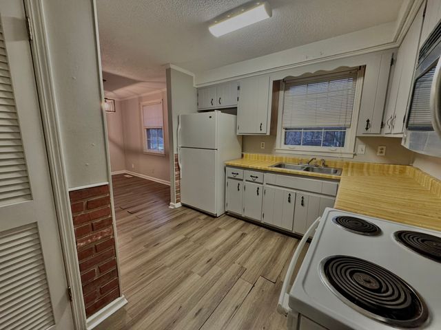 603 Chestnut Ridge Dr, Clarksville, TN 37042