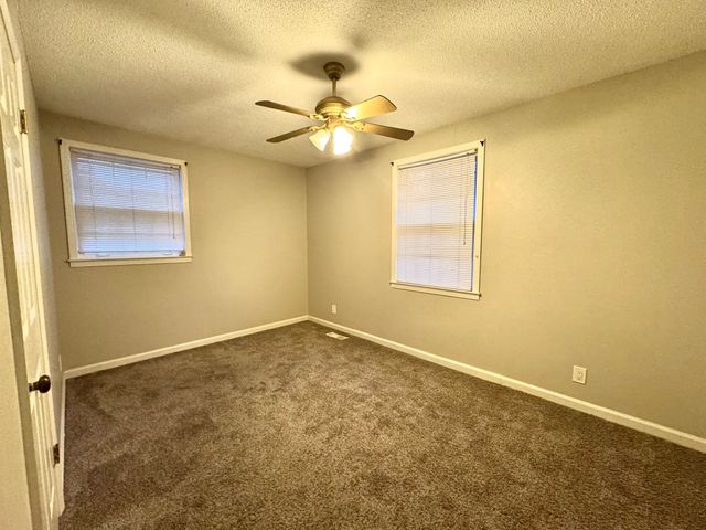 603 Chestnut Ridge Dr, Clarksville, TN 37042