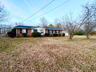 603 Chestnut Ridge Dr, Clarksville, TN 37042
