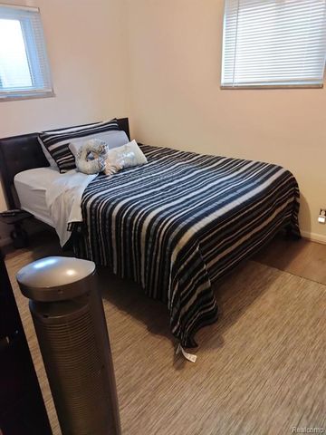 16405 W Collinson Avenue, Eastpointe, MI 48021