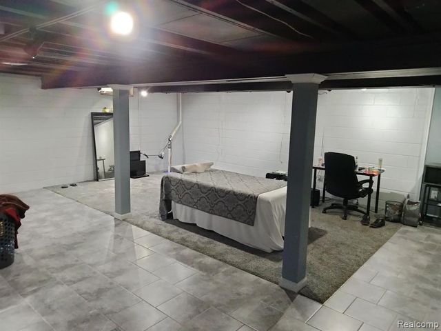 16405 W Collinson Avenue, Eastpointe, MI 48021