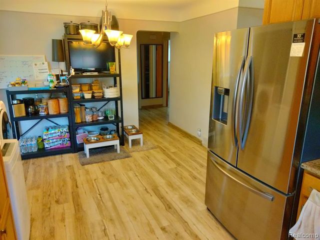 16405 W Collinson Avenue, Eastpointe, MI 48021