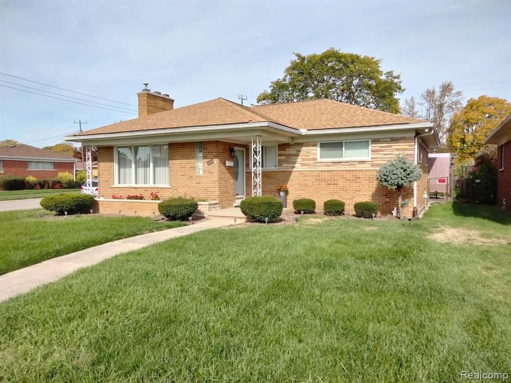 16405 W Collinson Avenue, Eastpointe, MI 48021