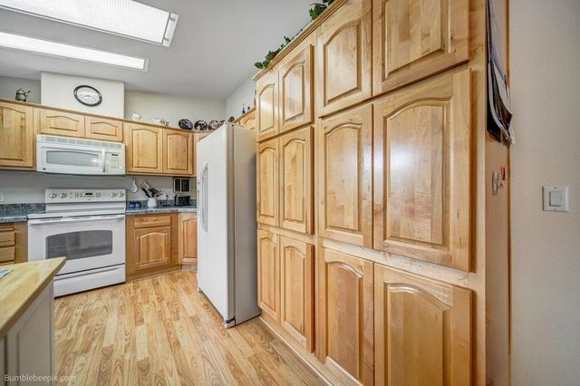 1814 N N MEADOWS Pl, Spokane Valley, WA 99016