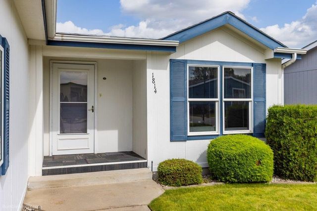 1814 N N MEADOWS Pl, Spokane Valley, WA 99016