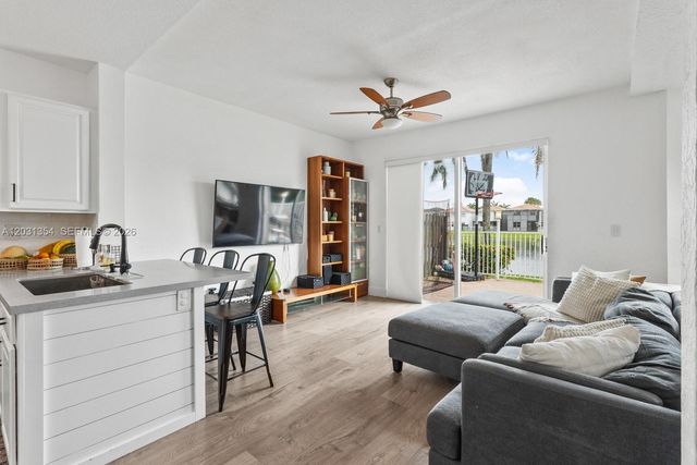11431 NW 68th Ter, Doral, FL 33178