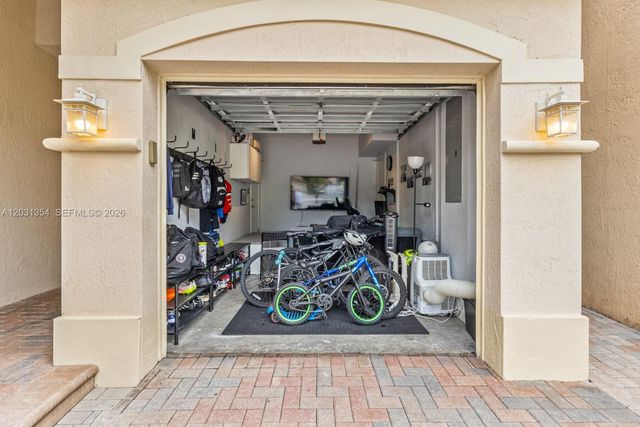 11431 NW 68th Ter, Doral, FL 33178