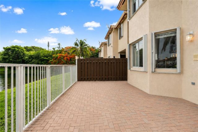 11431 NW 68th Ter, Doral, FL 33178