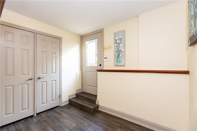 25 Ardway Avenue, Warwick, RI 02889