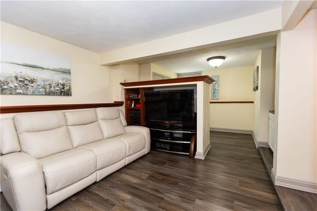 25 Ardway Avenue, Warwick, RI 02889