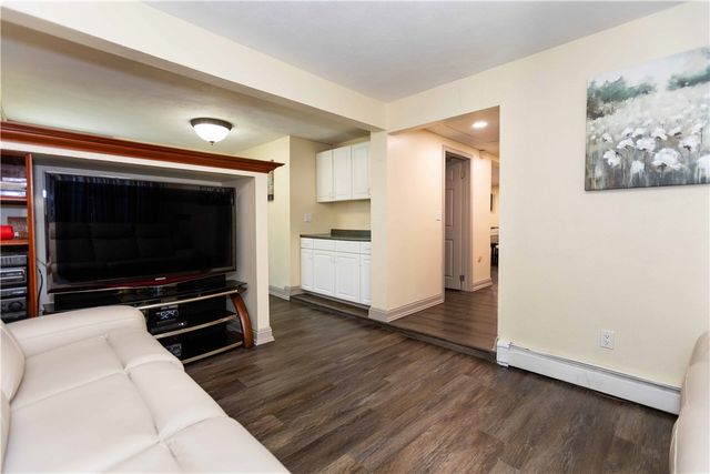 25 Ardway Avenue, Warwick, RI 02889
