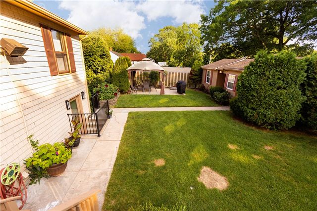 25 Ardway Avenue, Warwick, RI 02889
