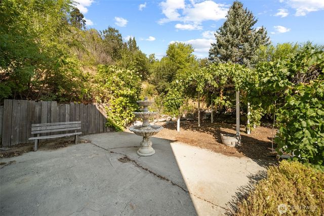 5177 Woodring Canyon Road, Cashmere, WA 98815